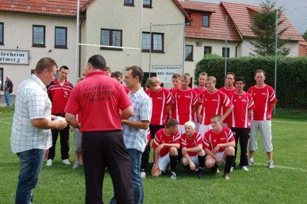 Übergabe 25 Trainingsshirts