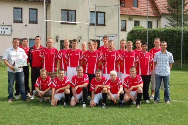 Übergabe 25 Trainingsshirts